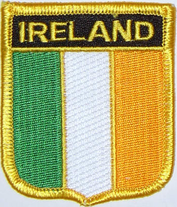 Bild von Aufn�her Flagge Irland  in Wappenform (6,2 x 7,3 cm)-Fahne Aufn�her Flagge Irland  in Wappenform (6,2 x 7,3 cm)-Nationalflagge, Flaggen und Fahnen kaufen, im Shop bestellen