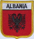 Aufnher Flagge Albanien
 in Wappenform (6,2 x 7,3 cm) kaufen bestellen Shop