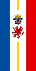 Bild der Flagge "Flagge Mecklenburg-Vorpommern mit Wappen im Hochformat (Glanzpolyester)"
