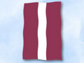 Bild der Flagge "Flagge Lettland im Hochformat (Glanzpolyester)"