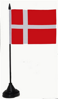 Bild der Flagge "Tisch-Flagge Dänemark 15x10cm mit Kunststoffständer"