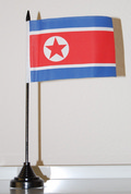 Bild der Flagge "Tisch-Flagge Nordkorea 15x10cm mit Kunststoffständer"