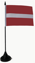 Bild der Flagge "Tisch-Flagge Lettland 15x10cm mit Kunststoffständer"
