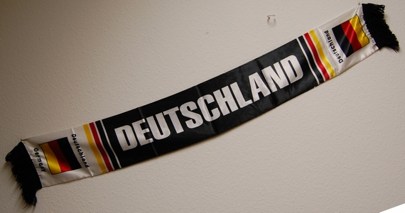 Bild von Fanschal Deutschland Seide (Motiv 2)-Fahne Fanschal Deutschland Seide (Motiv 2)-Nationalflagge, Flaggen und Fahnen kaufen, im Shop bestellen