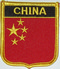 Aufnher Flagge Volksrepublik China
 in Wappenform (6,2 x 7,3 cm) Flagge Flaggen Fahne Fahnen kaufen bestellen Shop