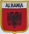 Aufnher Flagge Albanien
 in Wappenform (6,2 x 7,3 cm) Flagge Flaggen Fahne Fahnen kaufen bestellen Shop