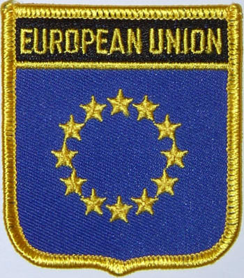 Bild von Aufnäher Flagge Europa / EU  in Wappenform (6,2 x 7,3 cm)-Fahne Aufnäher Flagge Europa / EU  in Wappenform (6,2 x 7,3 cm)-Flagge im Fahnenshop bestellen