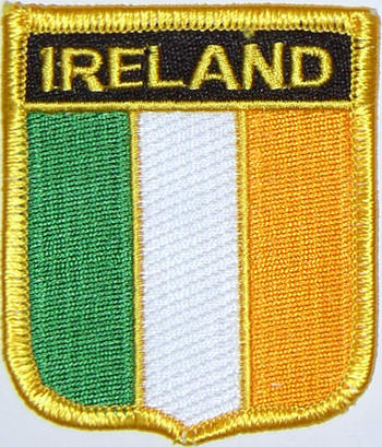 Bild von Aufnäher Flagge Irland  in Wappenform (6,2 x 7,3 cm)-Fahne Aufnäher Flagge Irland  in Wappenform (6,2 x 7,3 cm)-Flagge im Fahnenshop bestellen