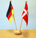 Bild der Flagge "2er Tischflaggenständer Holz"