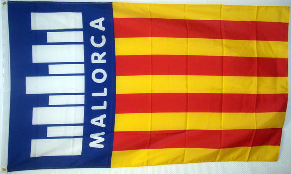 Bild von Flagge von Mallorca (Balearen) mit Schrift-Fahne Flagge von Mallorca (Balearen) mit Schrift-Flagge im Fahnenshop bestellen