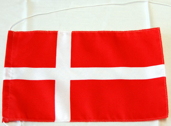 Bild von Tisch-Flagge Dänemark-Fahne Tisch-Flagge Dänemark-Flagge im Fahnenshop bestellen