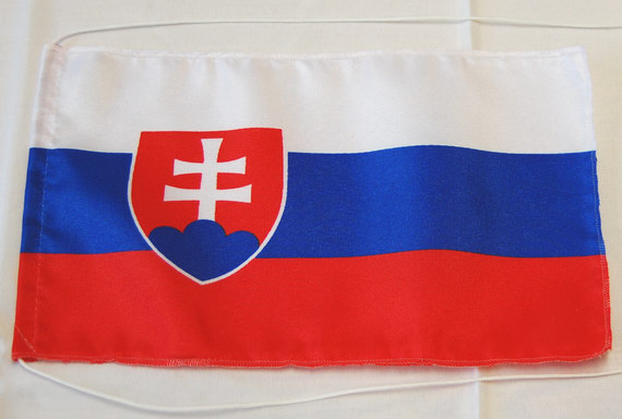 Bild von Tisch-Flagge Slowakei-Fahne Tisch-Flagge Slowakei-Flagge im Fahnenshop bestellen