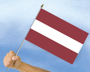 Bild von Stockflaggen Lettland  (45 x 30 cm)-Fahne Stockflaggen Lettland  (45 x 30 cm)-Flagge im Fahnenshop bestellen