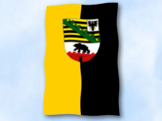 Bild von Flagge Sachsen-Anhalt mit Wappen  im Hochformat (Glanzpolyester)-Fahne Flagge Sachsen-Anhalt mit Wappen  im Hochformat (Glanzpolyester)-Flagge im Fahnenshop bestellen