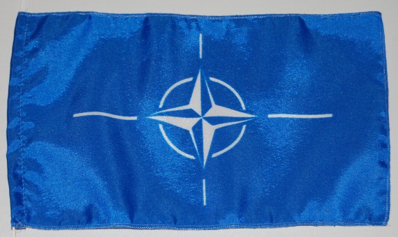 Bild von Tisch-Flagge NATO-Fahne Tisch-Flagge NATO-Flagge im Fahnenshop bestellen