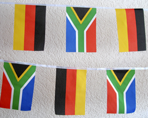 Bild von Flaggenkette Deutschland-Südafrika 17m-Fahne Flaggenkette Deutschland-Südafrika 17m-Flagge im Fahnenshop bestellen