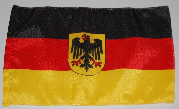 Bild von Tisch-Flagge Deutschland mit Wappen-Fahne Tisch-Flagge Deutschland mit Wappen-Flagge im Fahnenshop bestellen