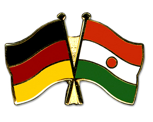 Bild von Freundschafts-Pin  Deutschland - Niger-Fahne Freundschafts-Pin  Deutschland - Niger-Flagge im Fahnenshop bestellen