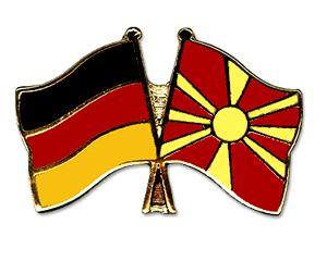 Bild von Freundschafts-Pin  Deutschland - Nordmazedonien-Fahne Freundschafts-Pin  Deutschland - Nordmazedonien-Flagge im Fahnenshop bestellen