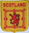 Aufnher Schottischer Lwe /
 Royal Banner of Scotland
 in Wappenform (6,2 x 7,3 cm)